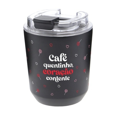 Copo térmico preto com texto em branco e vermelho e decoração de corações e pirulitos