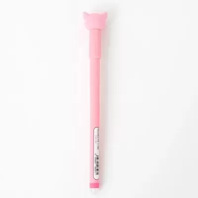 Caneta rosa com tampa em forma de cabeça de gato em fundo branco