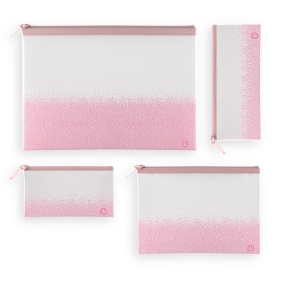 Conjunto de quatro bolsas e estojo com padrão branco e rosa