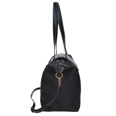 Mala preta de ombro com alças longas e fecho dourado