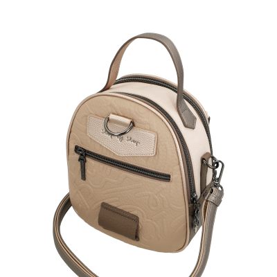 Mala de mão bege em couro sintético com alça ajustável e bolso frontal com fecho