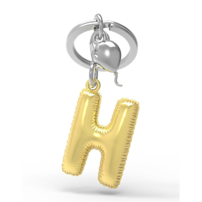 Chaveiro com balões dourado em forma da letra H e prateado pequeno em fundo branco