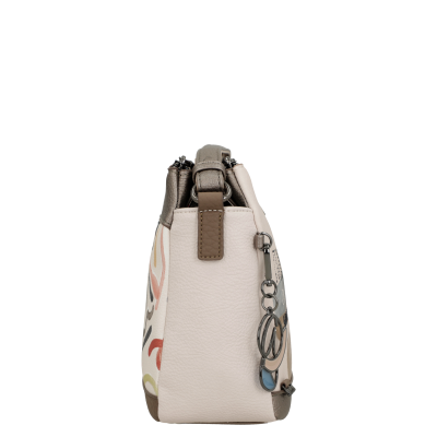 Saco de mão feminino bege com padrão colorido e pendente metálico