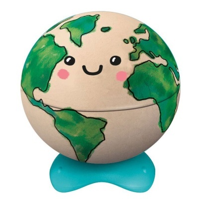 Globo terrestre decorativo com rosto sorridente e suporte azul