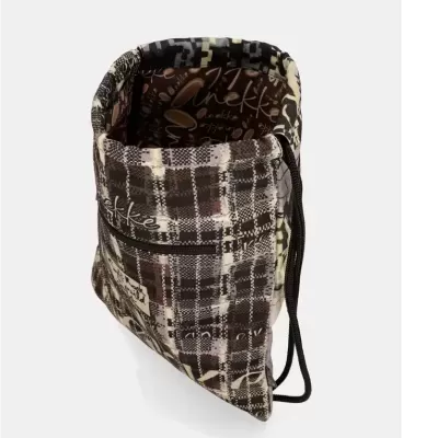 Mochila saco xadrez castanho com cordões pretos e fecho frontal