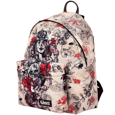 Mochila com padrão de rosas vermelhas, caveiras e figura com coroa, etiqueta 'Ghuts'