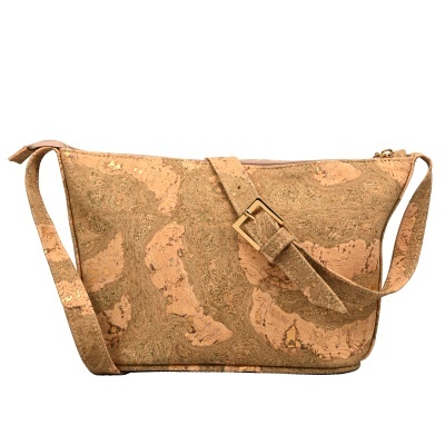 Bolsa tiracolo cortiça castanho natural com alça ajustável e fecho de correr