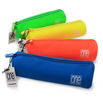 Estojo escolar colorido verde, amarelo, laranja e azul com fecho de correr