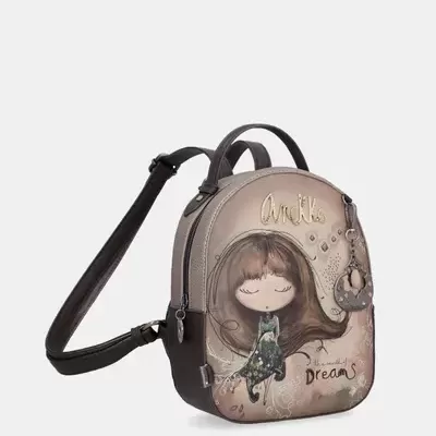 Mochila pequena bege e preta com ilustração de menina e texto Dreams.