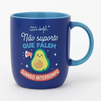Caneca azul de cerâmica com texto e ilustração de abacate