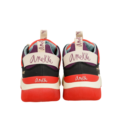 Ténis Anekke com solado vermelho e detalhes em creme e preto