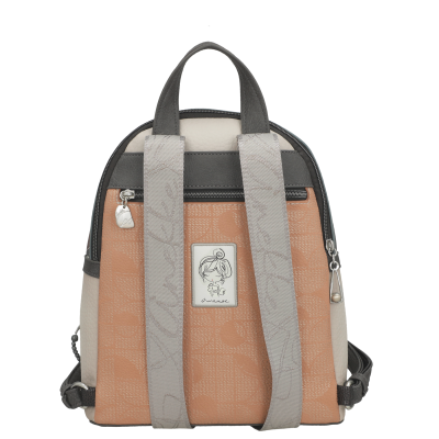 Mochila bege e castanha com alças cinza e desenho frontal