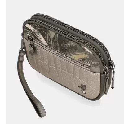 Bolsa pequena cinza com textura croco e tecido estampado abstrato com fechos e pendente metálico