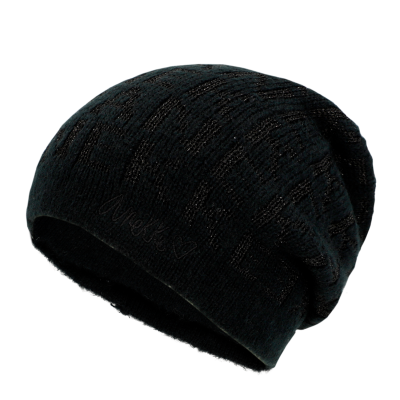 Gorro preto de malha com padrão e palavra WORLD em relevo