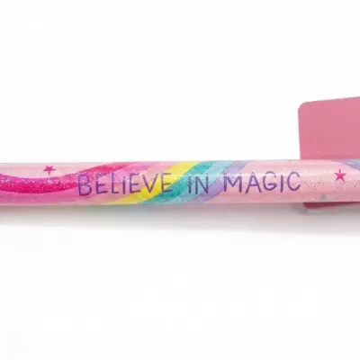 Caneta rosa com glitter e frase BELIEVE IN MAGIC