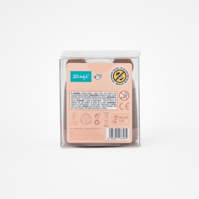 Caixa transparente com etiqueta rosa e informações de segurança e código de barras