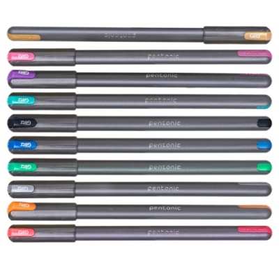 Conjunto de dez marcadores Pentonic com tampas coloridas alinhados