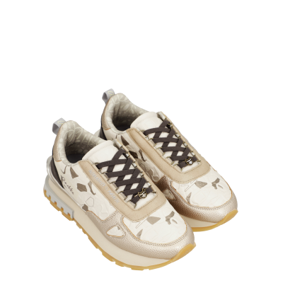 Sapatilhas bege e douradas com padrão de manchas e atacadores pretos
