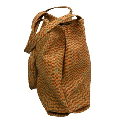 Mala grande quadriculada laranja e castanho com duas alças