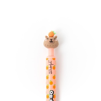 Caneta decorativa cor pêssego com tampo de urso e laranja em fundo branco