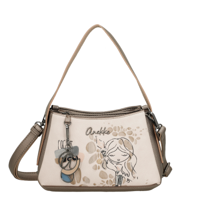 Mala tipo ombro bege e castanho com ilustração e pendente decorativo