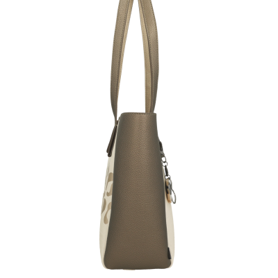 Mala de ombro taupe e branco vista de perfil