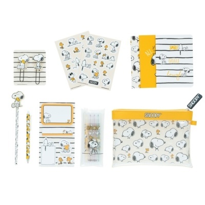 Conjunto de papelaria branco e amarelo com tema Snoopy