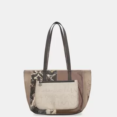 Saco de ombro em patchwork bege, castanho e preto com bolso exterior