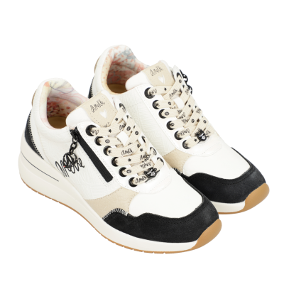 Sapatilhas brancas com detalhes em preto e bege, com cadarços e zíper lateral.