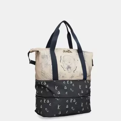 Mochila bege e preta com desenho e padrão de letras