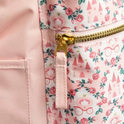 Mochila rosa claro com padrão floral e castelos cor-de-rosa e fecho de correr dourado
