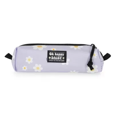 Estojo escolar lilás com estampado de margaridas e etiqueta com texto Oh happy DAISY