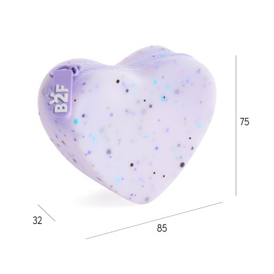 Estojo em forma de coração lilás com pintas coloridas e fecho com etiqueta B2F.