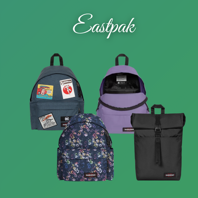 Quatro mochilas Eastpak coloridas com etiquetas visíveis sobre fundo verde