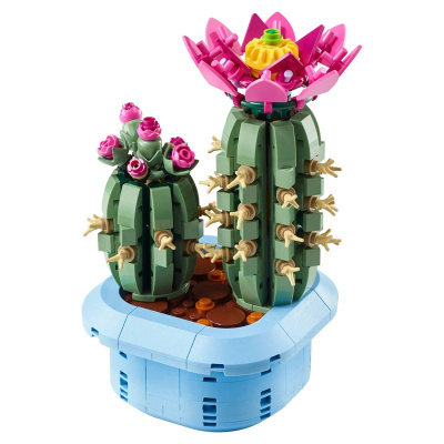 Brinquedo Lego dois cactos verdes com flores rosa numa base azul clara