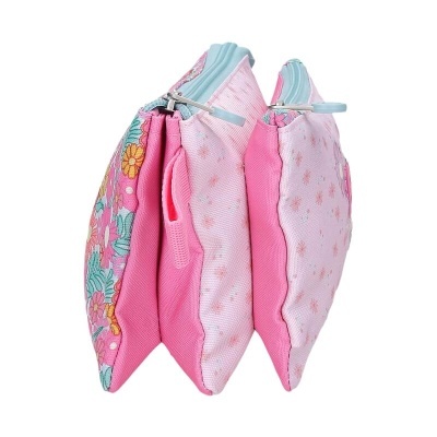 Três bolsas pequenas em tecido rosa e azul com padrões florais e estrelas, vistas de lado.