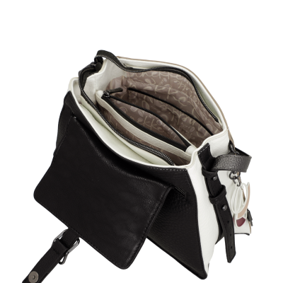 Mala preta e branca de pele com divisórias interiores e etiqueta pendurada