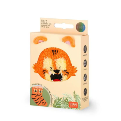 Meias antiderrapantes com padrão de tigre em embalagem de cartão creme