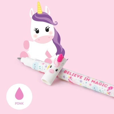 Caneta esferográfica unicórnio com cores rosa e branco, texto 'BELIEVE IN MAGIC'