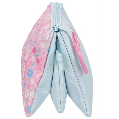 Estojo organizador triplo em tecido azul claro e rosa com padrão floral