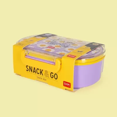 Caixa de snacks lilás com tampa transparente e flores amarelas, alças amarelas, embalagem amarela com texto