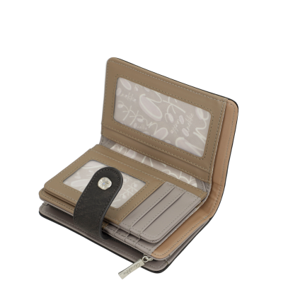 Carteira em tons bege, castanho e cinzento com compartimentos para cartões e fecho de correr