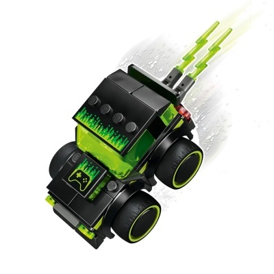 Brinquedo LEGO veículo preto e verde com padrões pixelados e relâmpagos verdes