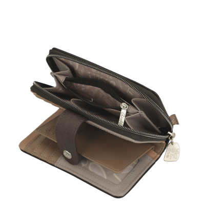 Carteira castanha com fecho de correr e compartimentos interiores