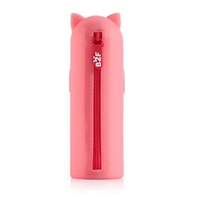 Estojo rosa em silicone com fecho vermelho e orelhas no topo