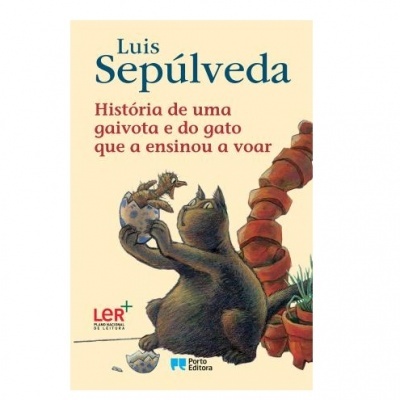 Capa de livro 'História de uma gaivota e do gato que a ensinou a voar' de Luis Sepúlveda com ilustração de gato e pintainho