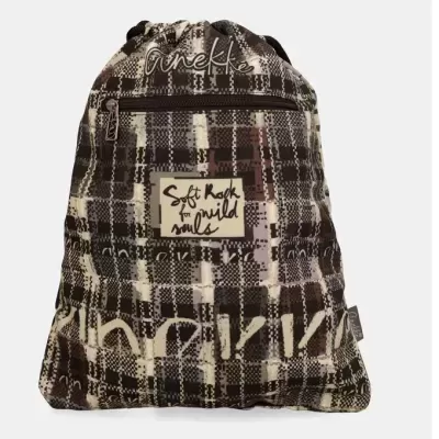 Mochila Anekke xadrez castanho e bege com etiqueta Soft Rock for mild souls