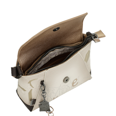 Mala de mão bege com interior castanho e pendente metálico