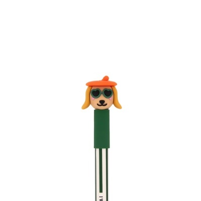 Caneta decorativa com cabeça de cão com óculos e chapéu laranja
