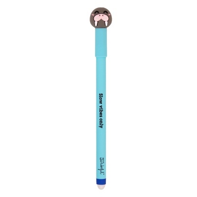 Caneta azul com morsa e texto preto.